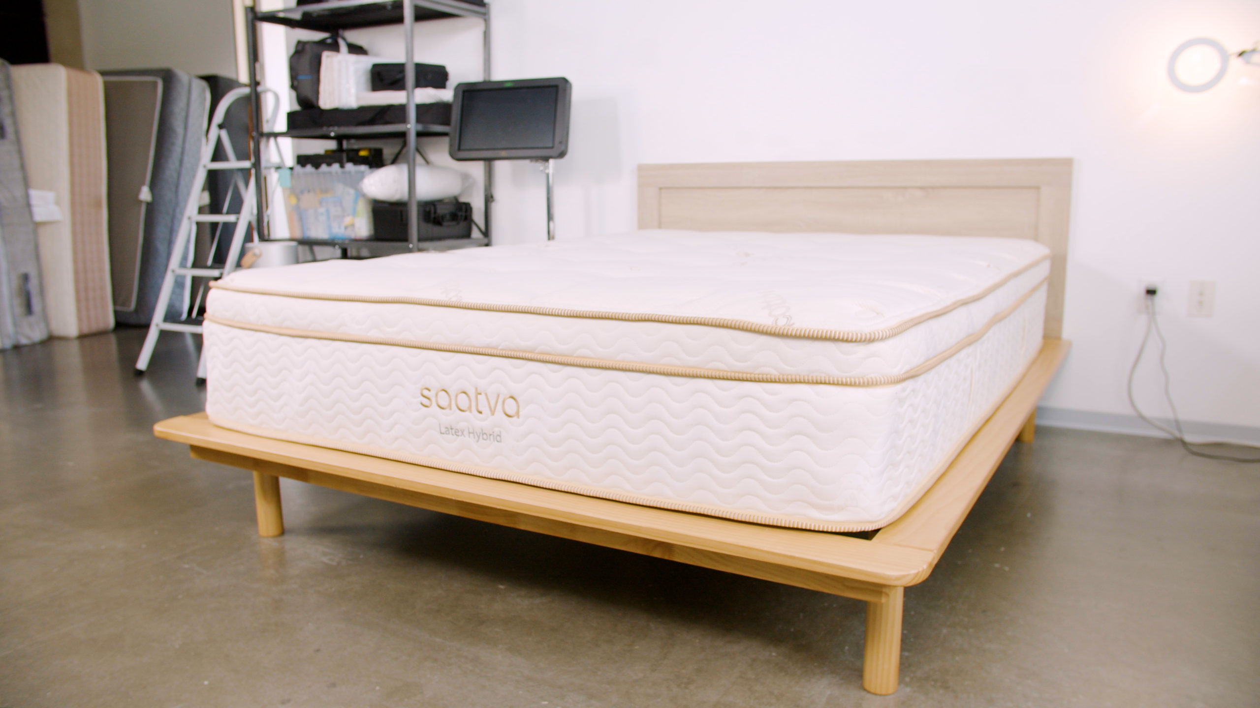 new mattress hip pain