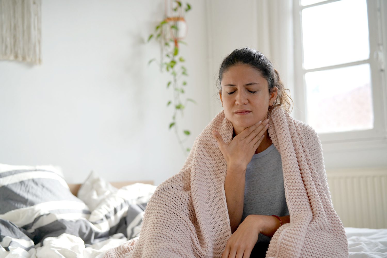 Waking Up With a Dry Throat: Causes and Treatments | Sleep ...