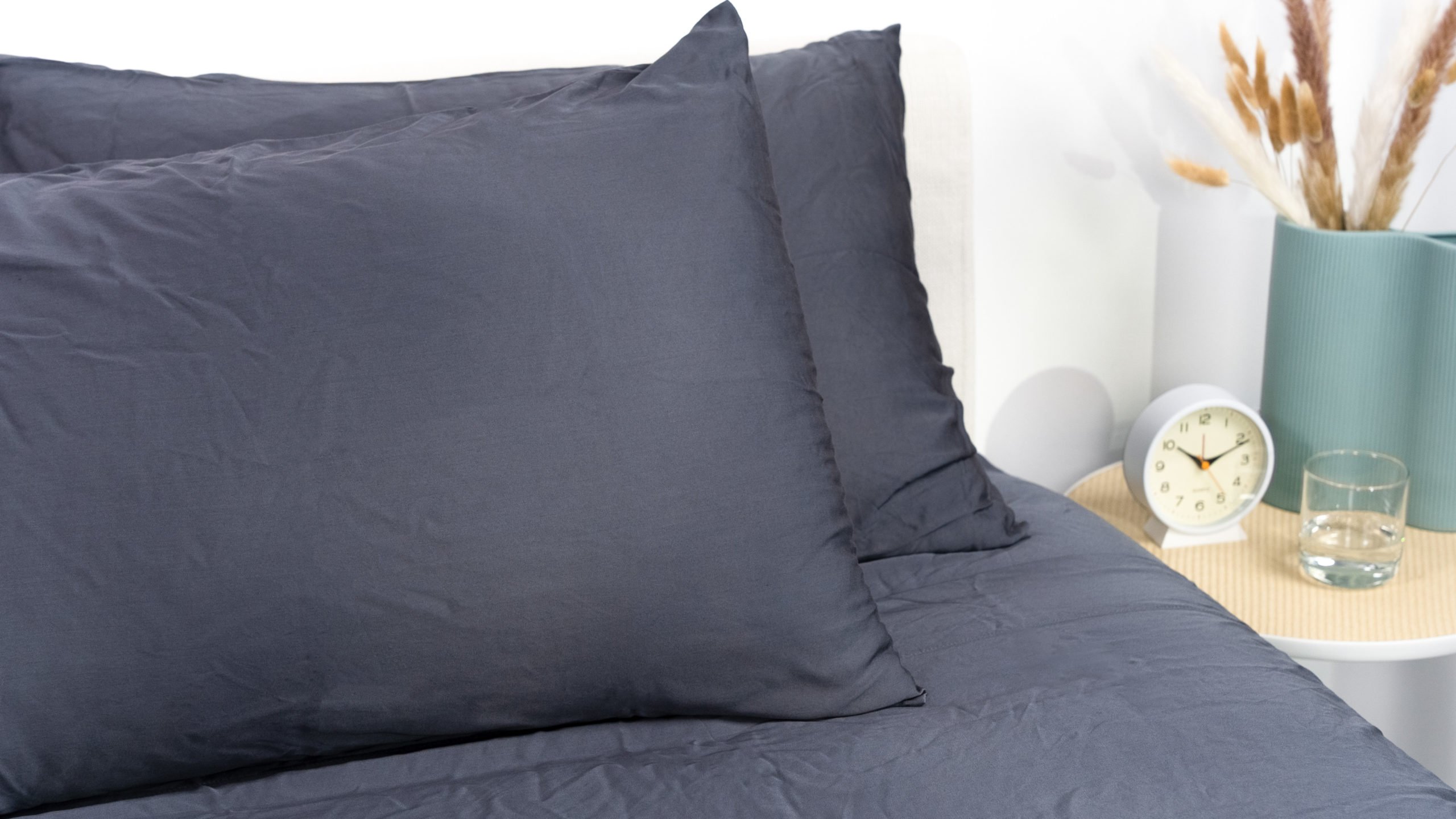 LV Complete Bedding Set - 1 Duvet Comforter, 1 Bed Spread & 4 Pillow Cases