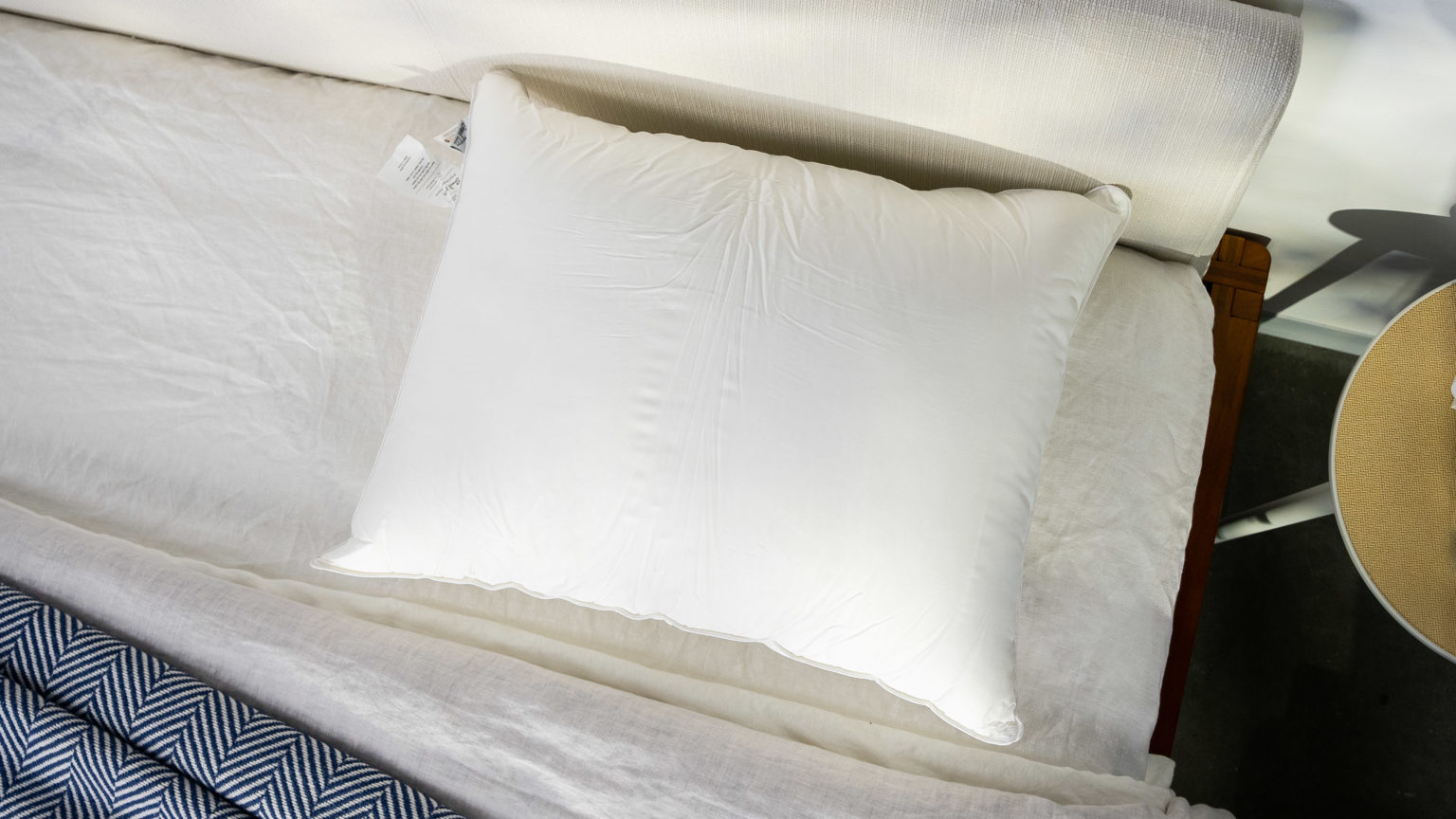 10 Best Pillows for Side Sleepers for the Support Your Neck and Shoulders  Have Been Craving