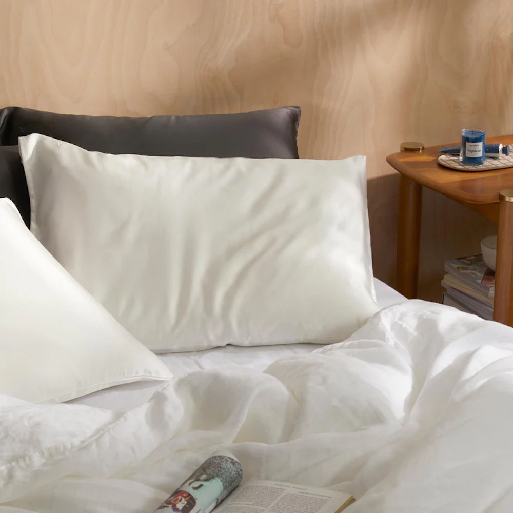 This Temperature-Regulating Pillow Case Helps You Sleep Better – Blissy