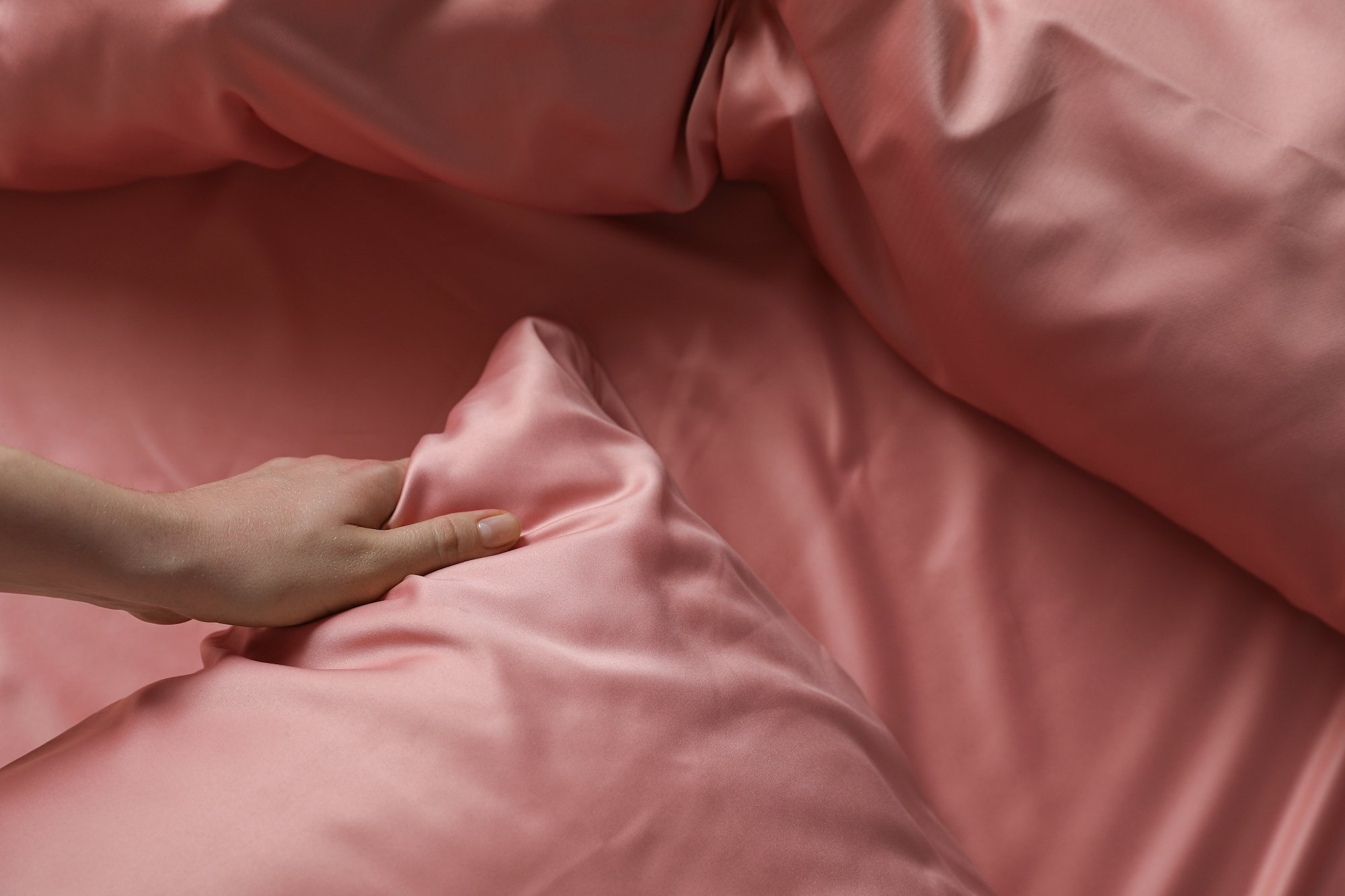 Silk vs Satin Pillowcase: Pros & Cons for Skin, Hair, Sleep – Blissy